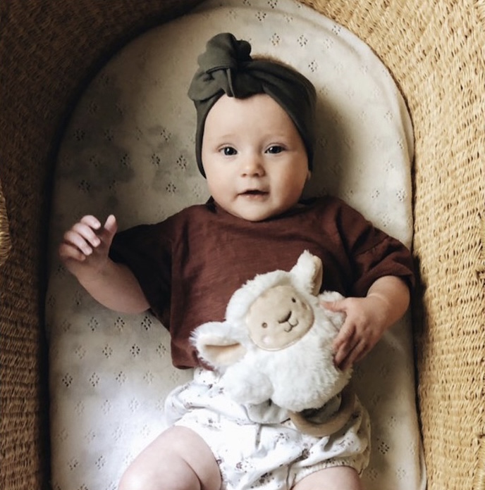 Hochet peluche lapin sauge avec anneau de dentition en bois – Image 2