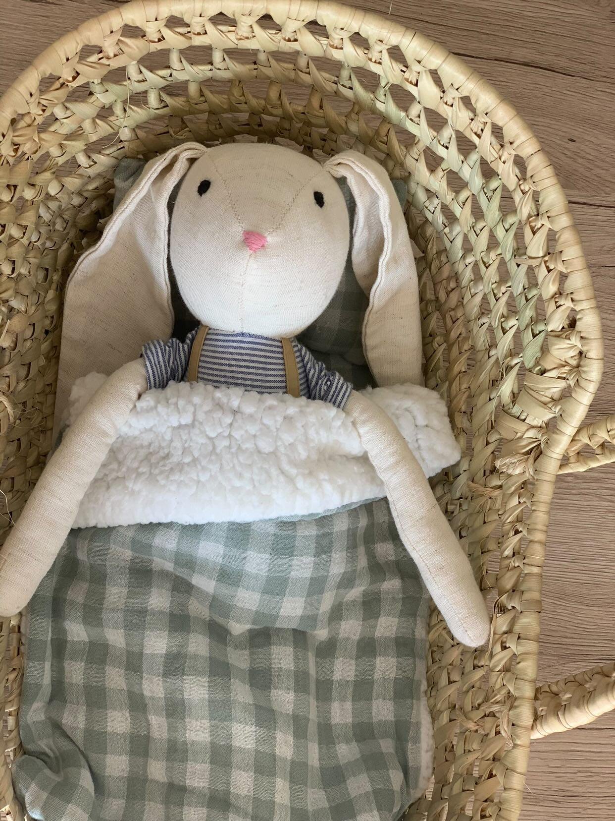 Couffin pour poupée avec sa literie fait main – Vichy Sauge – Image 3