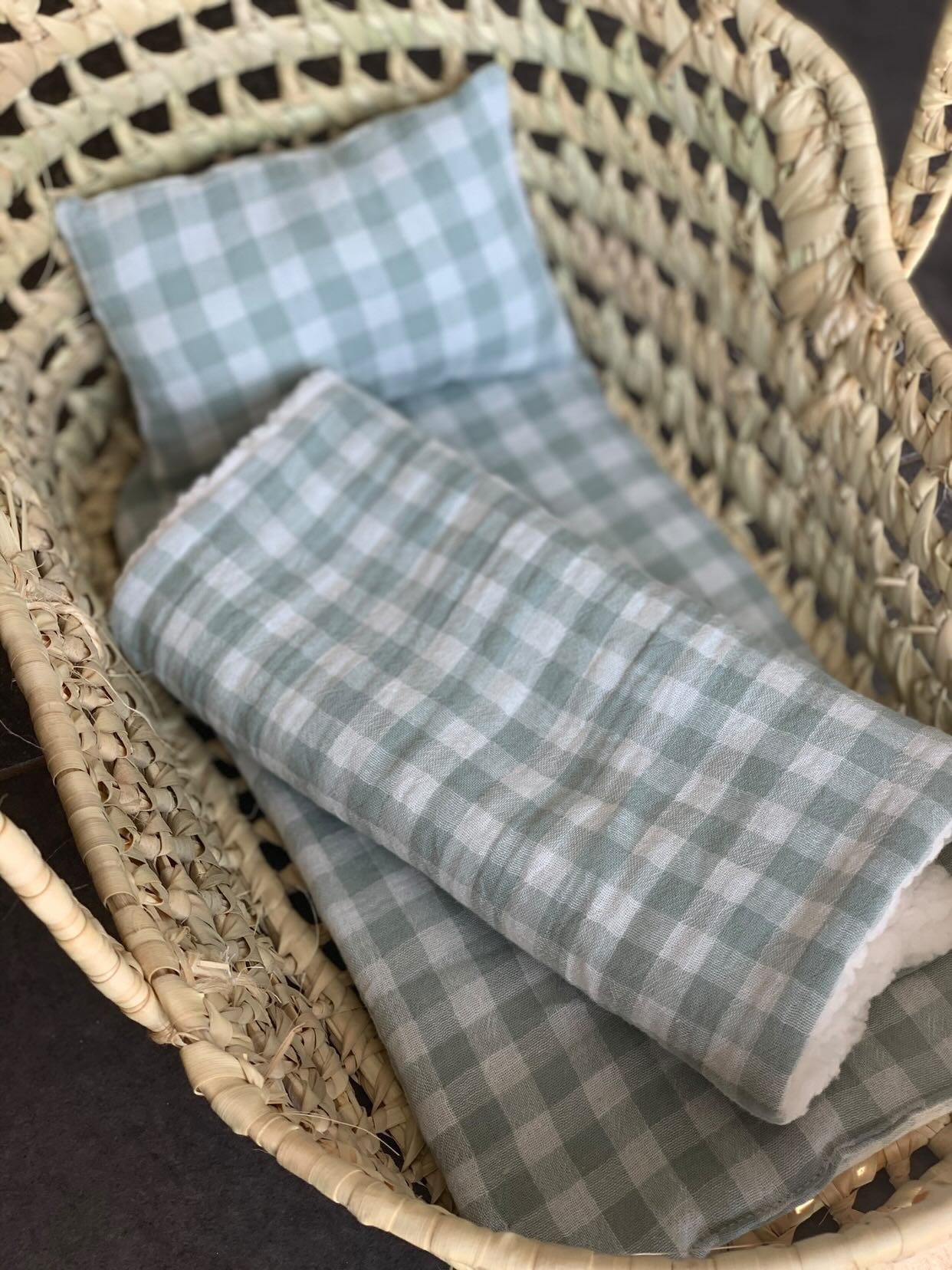 Couffin pour poupée avec sa literie fait main – Vichy Sauge