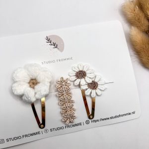 Ensemble de barrettes fleurs blanches