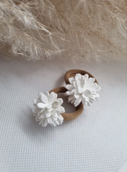 Elastiques pour enfant fleurs blanches