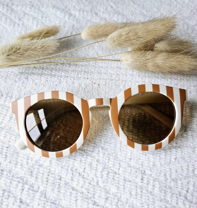Lunettes de soleil bébé et enfant UV400 – Beige/Camel