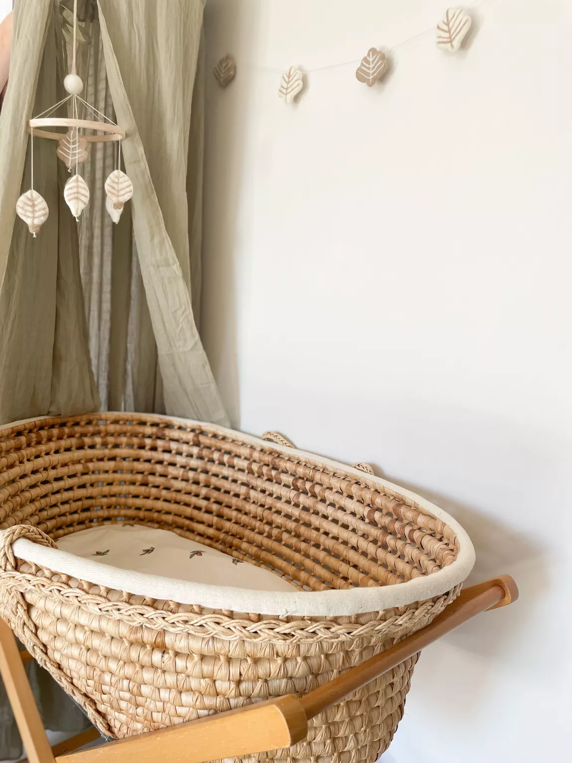 Guirlande feuilles en laine feutrée – Image 3