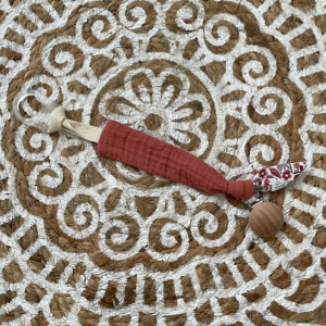 Attache Tétine vieux rose / liberty