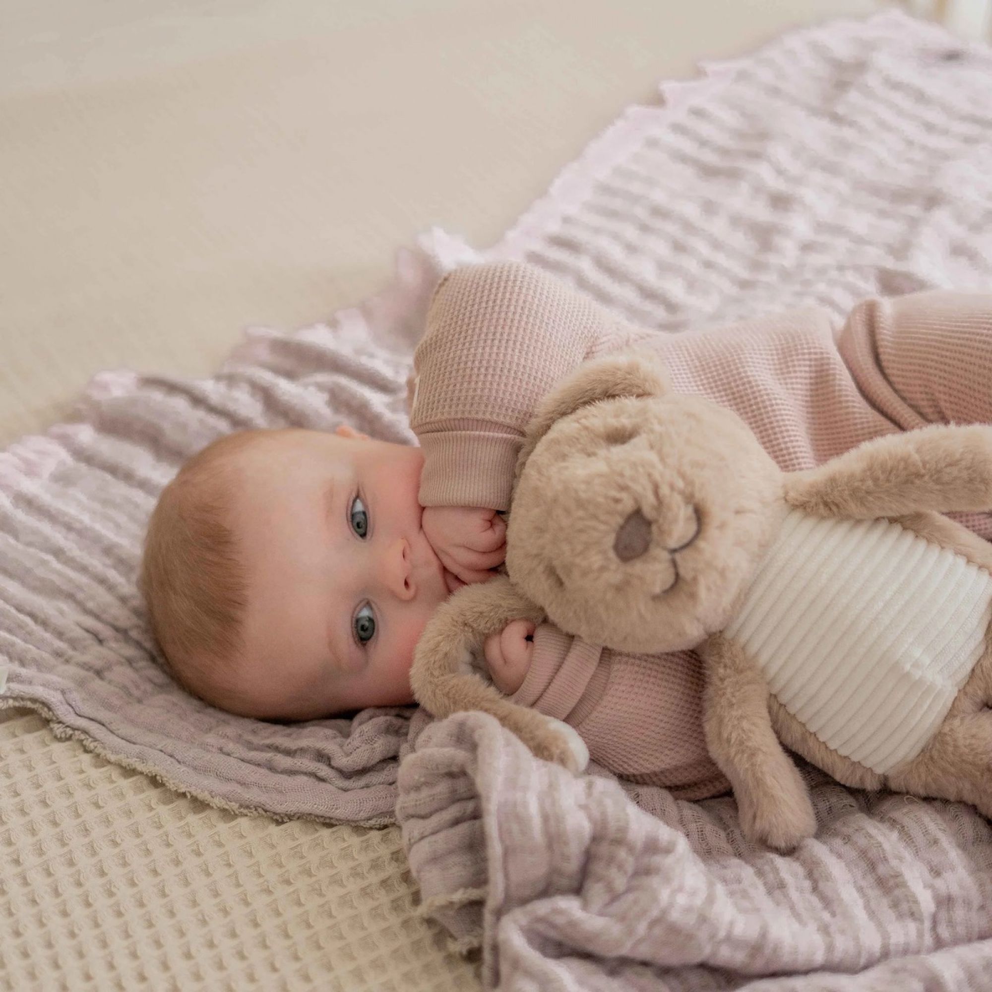 Peluche bruit blanc Lapin Milo Beige – Image 6