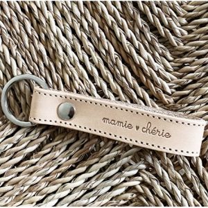 Porte clefs en cuir naturel « Mamie chérie » Marcel & Lily