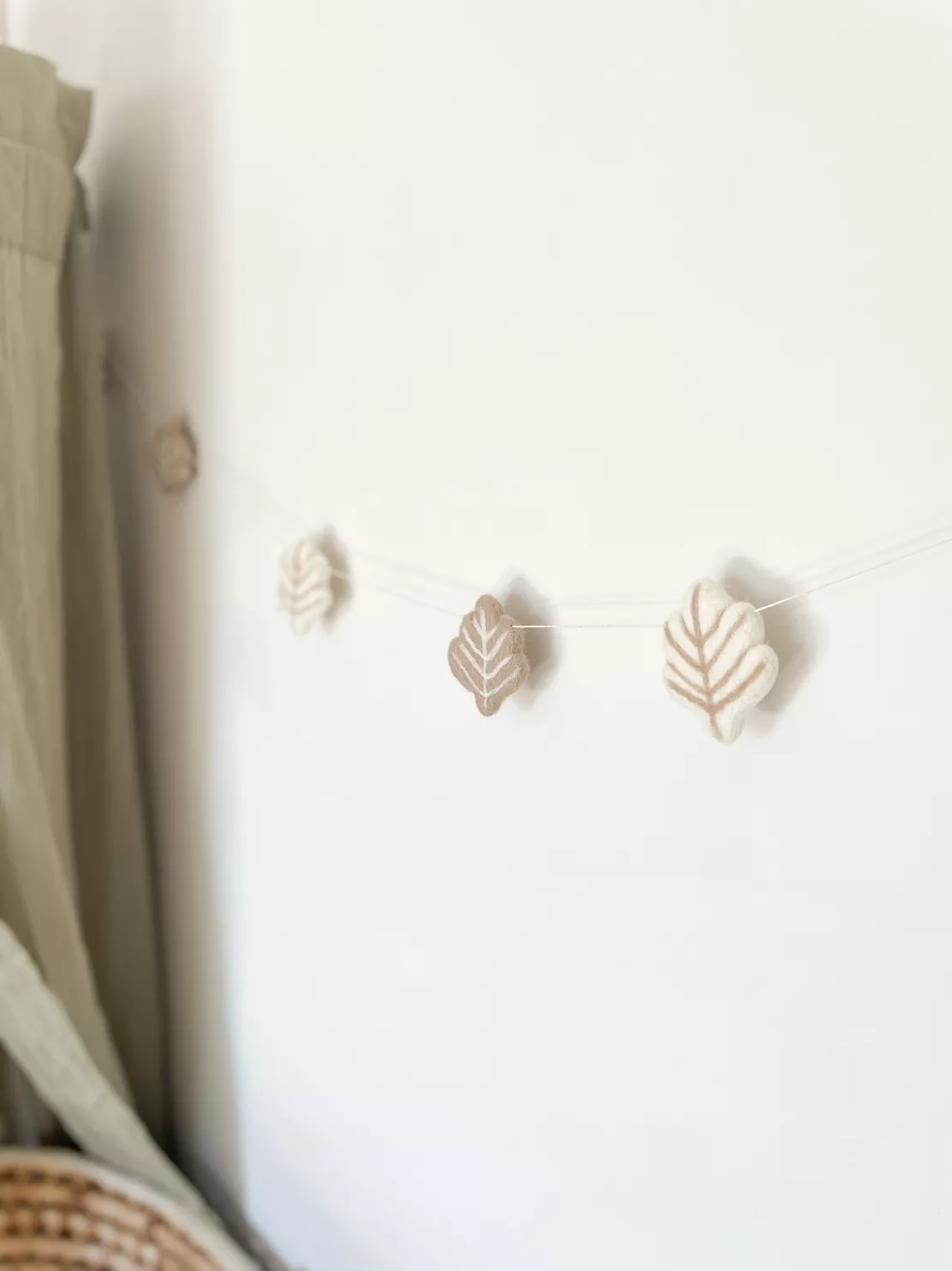 Guirlande feuilles en laine feutrée