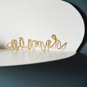 Aimer en filaire doré