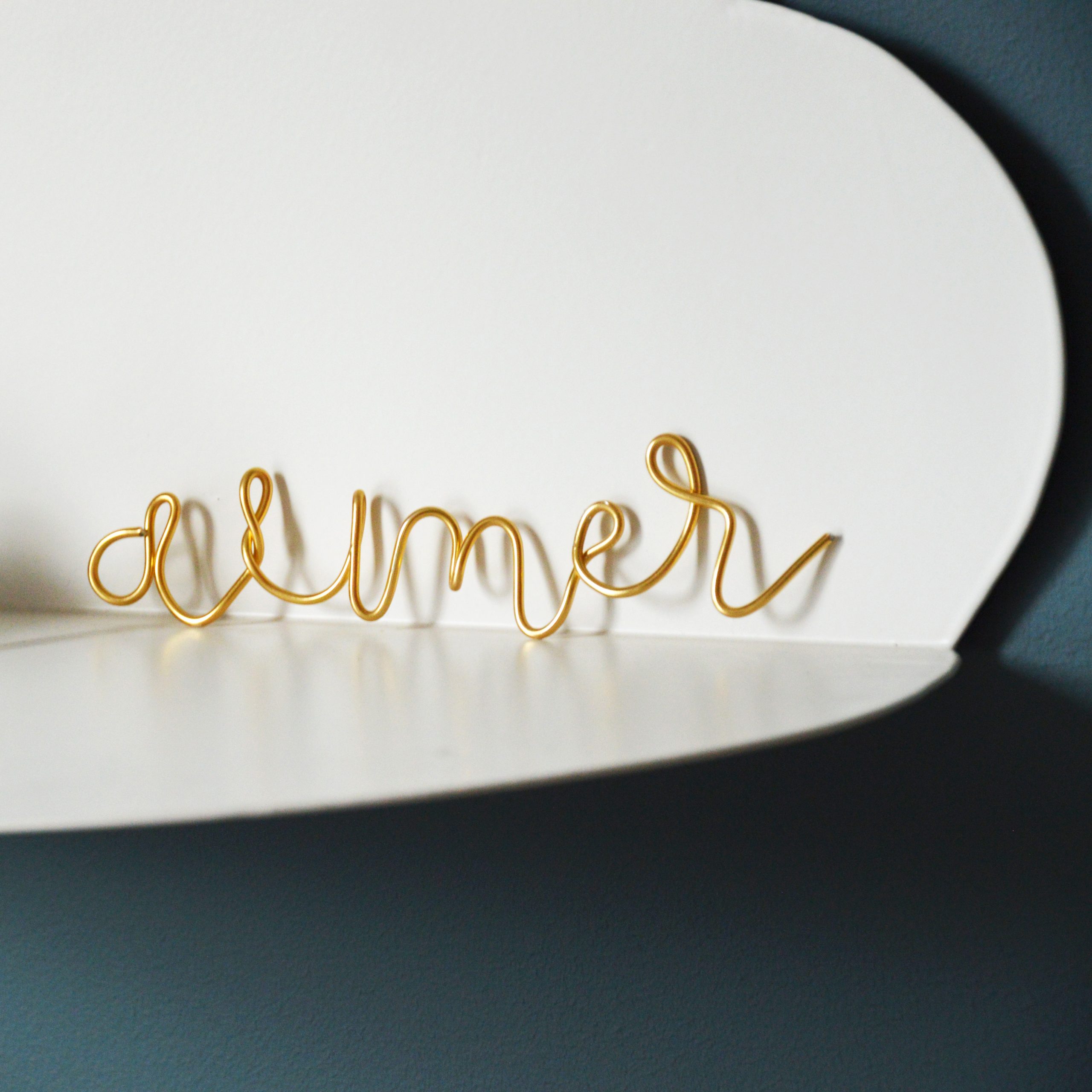 Aimer en filaire doré