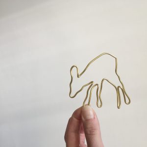 Faon (cake topper/déco) en filaire doré