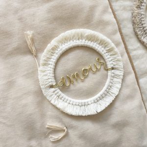 Couronne macramé et filaire doré 10 cm « amour »