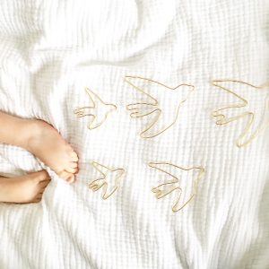 Hirondelle en filaire doré (7 cm)