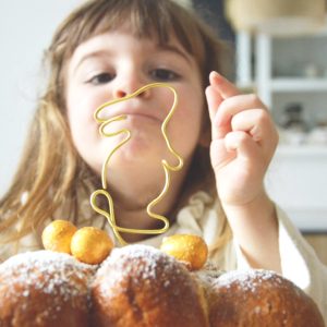 Mon tout petit lapin cake topper en filaire doré