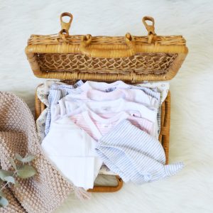 « Bébé poids plume » -moins de 3 kg- fille
