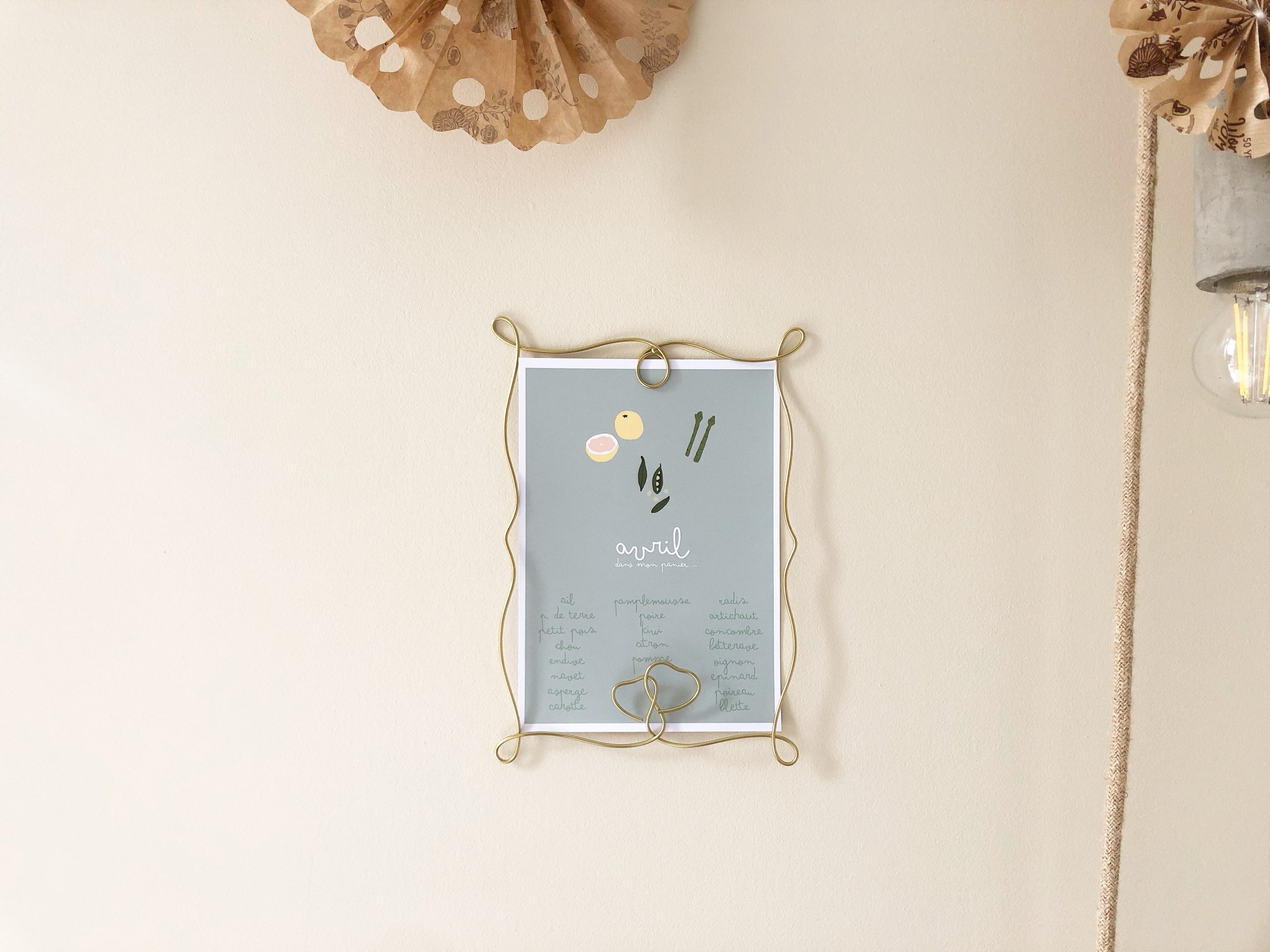 Cadre vintage / porte-carte-photo en filaire doré format A5