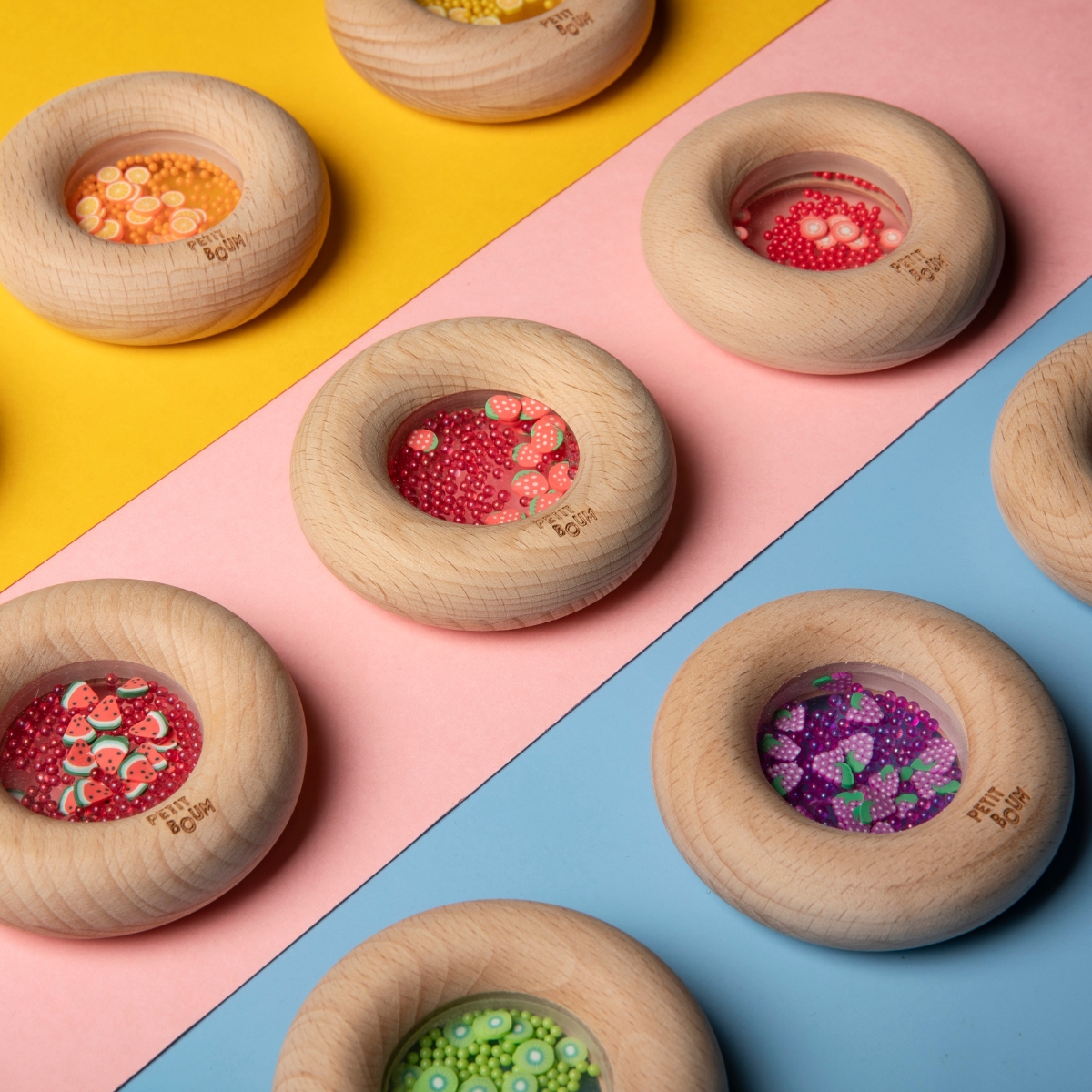 Hochet sensoriel Donut Aubergines – Image 4