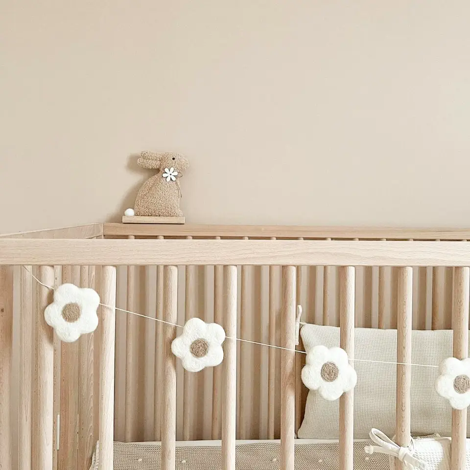 Guirlande fleurs en laine feutrée – Image 2