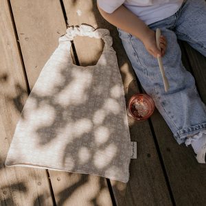 Grand bavoir doublé en gaze de coton beige