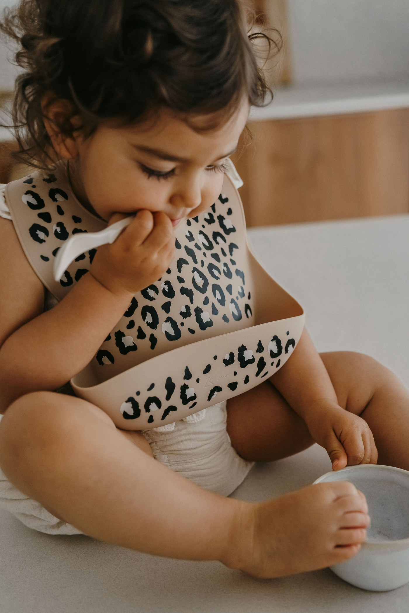 Bavoir en silicone Sauvage Léopard – Image 4