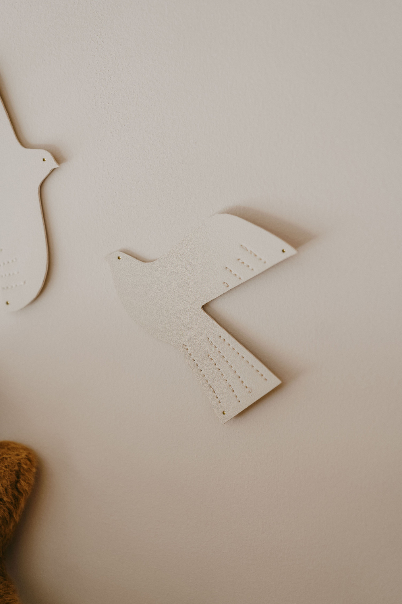 Oiseau en cuir taille S beige – Image 4