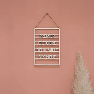 DATE ENCADRÉE EN BOIS