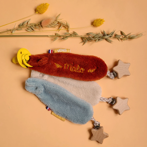 Attache tétine bambou brodé