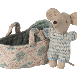 souris dans son couffin bleu