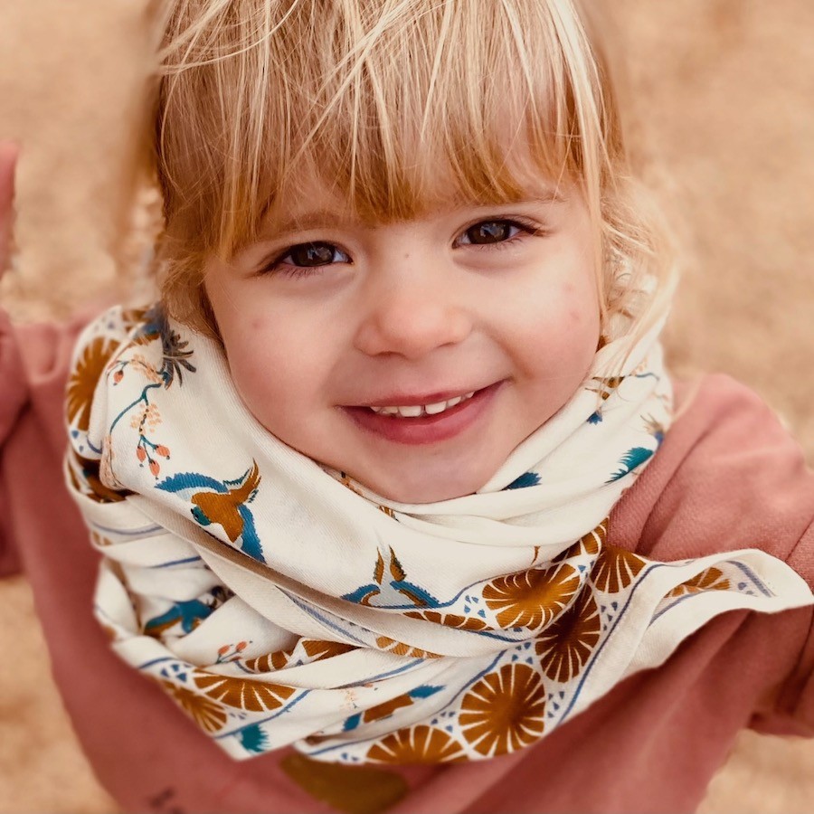 Grand foulard Latika Cerisier / fleur de vanille – Image 3