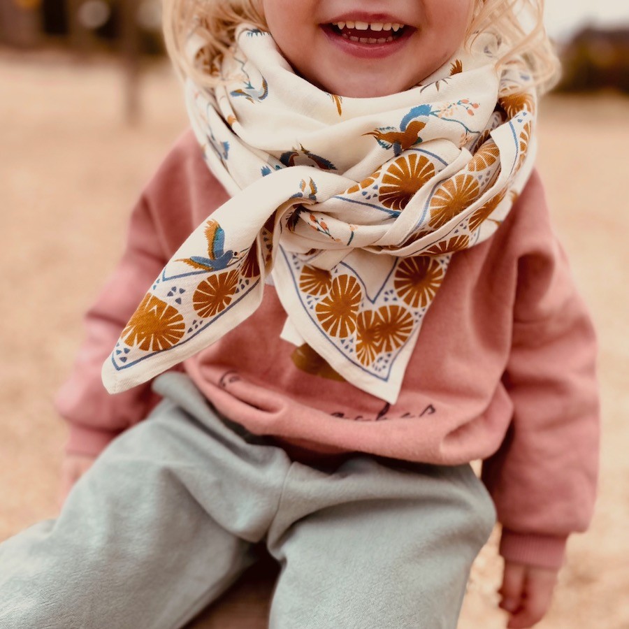 Grand foulard Latika Cerisier / fleur de vanille – Image 5