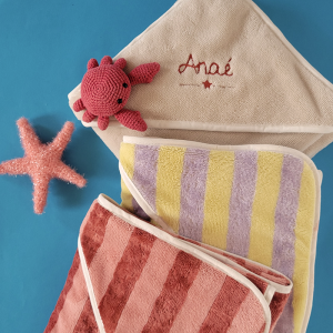 Cape de bain brodée