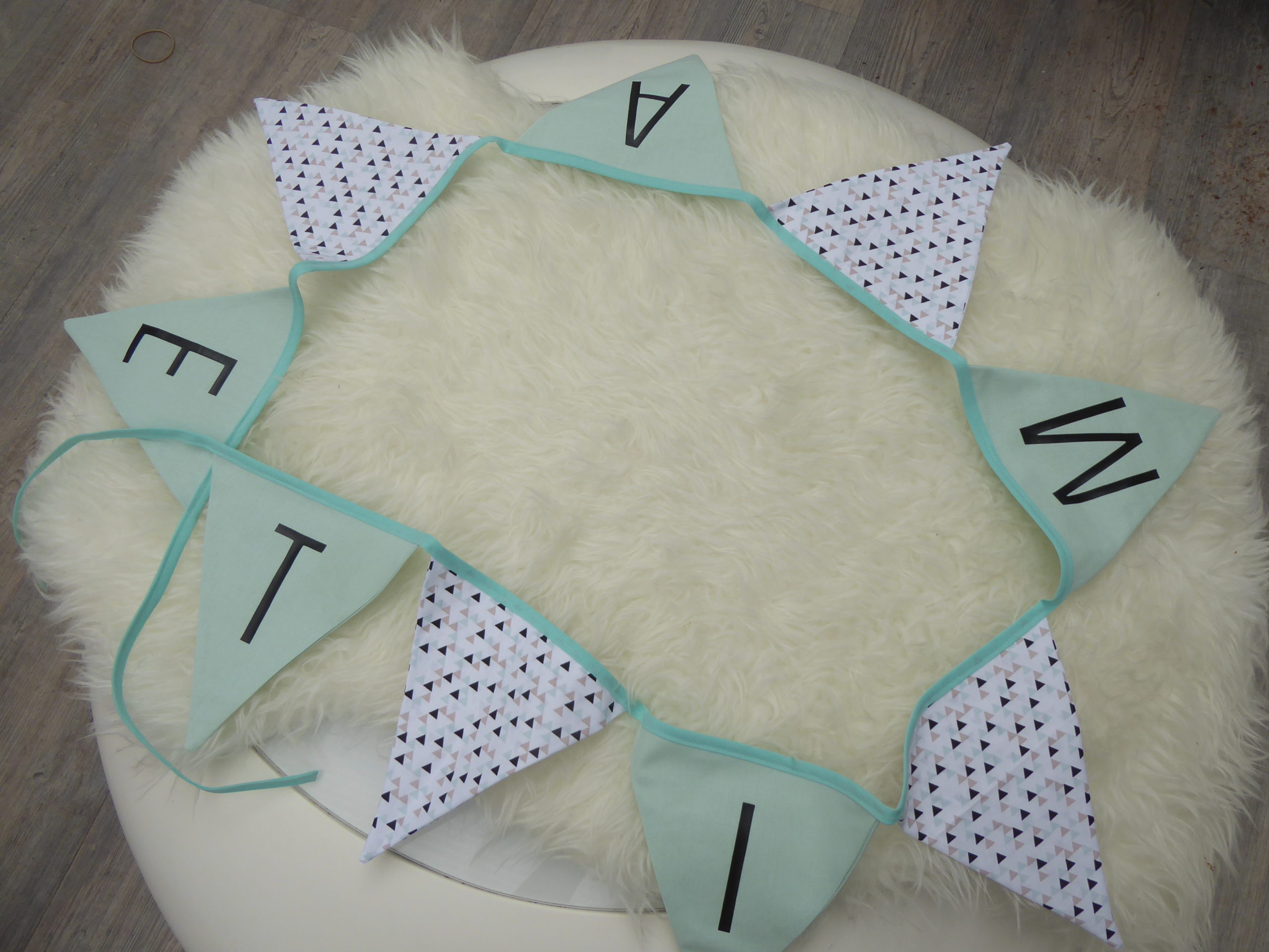 Guirlande de fanions en tissu personnalisée avec le prénom de bébé