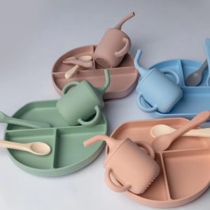 YUMMY Coffret Repas Silicone Assiette + Tasse +Deux Cuillères 6M+