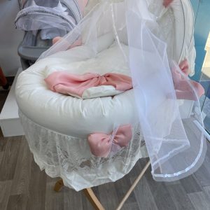 Couffin en Osier avec support en bois