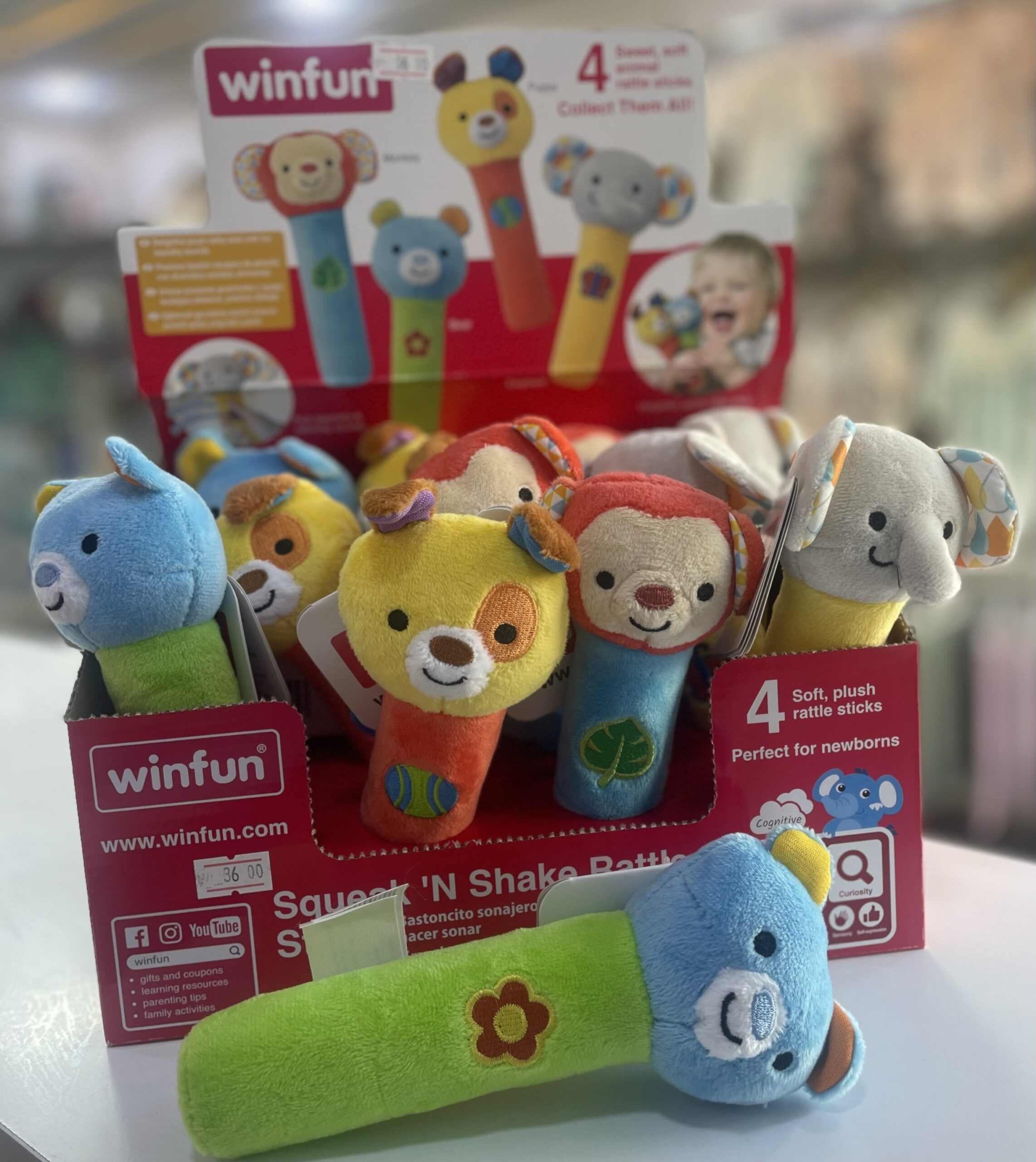 Winfun Doudou hochet Batton