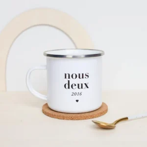 TASSE AVEC ANSE EN ÉMAIL « NOUS DEUX »
