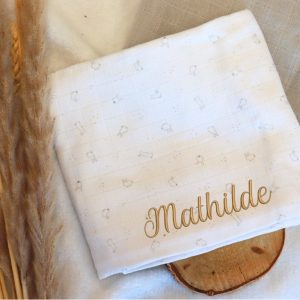 Lange bébé personnalisé brodé – Blanc avec petits lapins