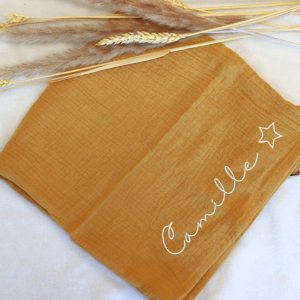 Lange bébé personnalisé brodé – Moutarde