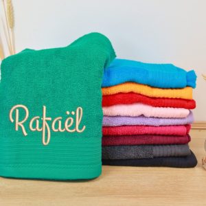 Serviette de douche brodée