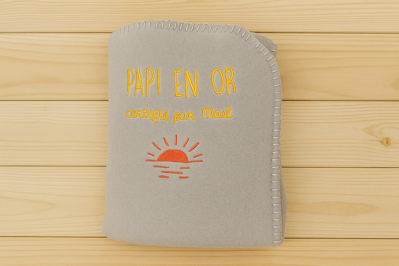 Plaid polaire brodé