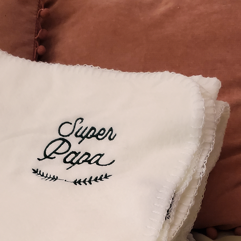 Plaid polaire brodé – Image 4