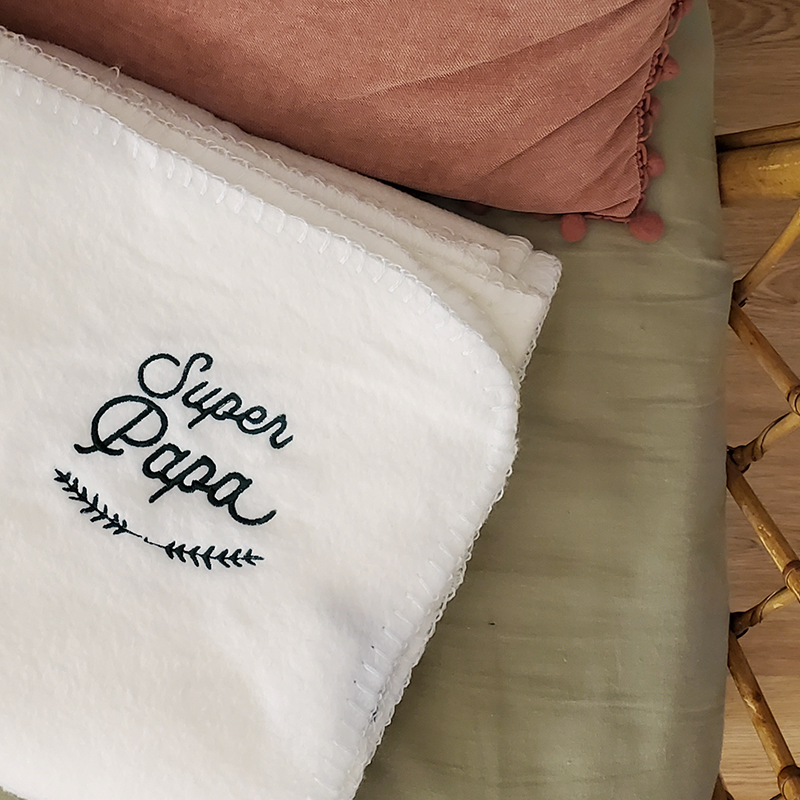 Plaid polaire brodé – Image 3