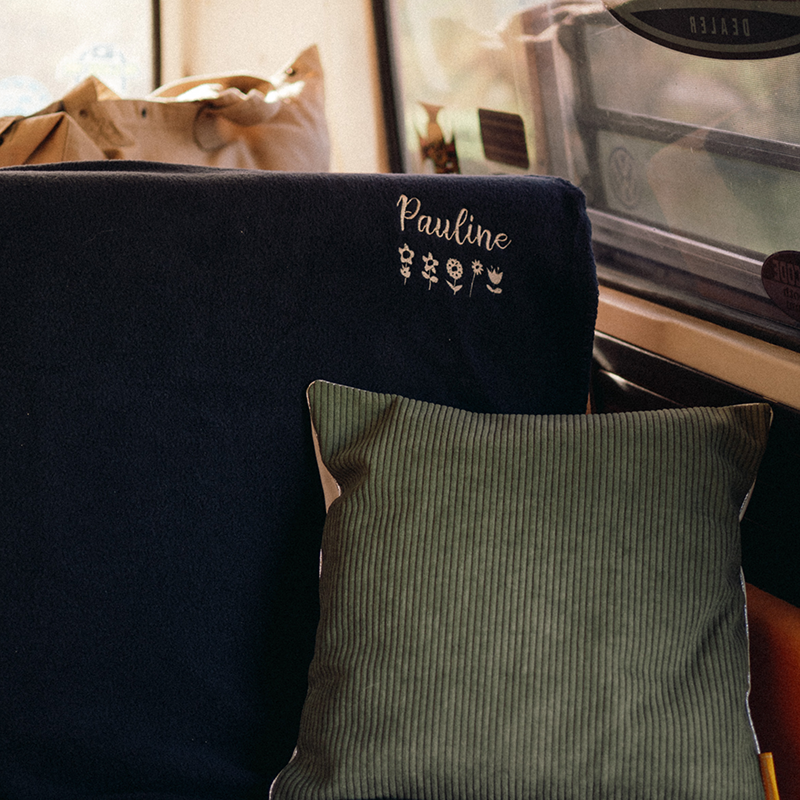 Plaid polaire brodé – Image 2