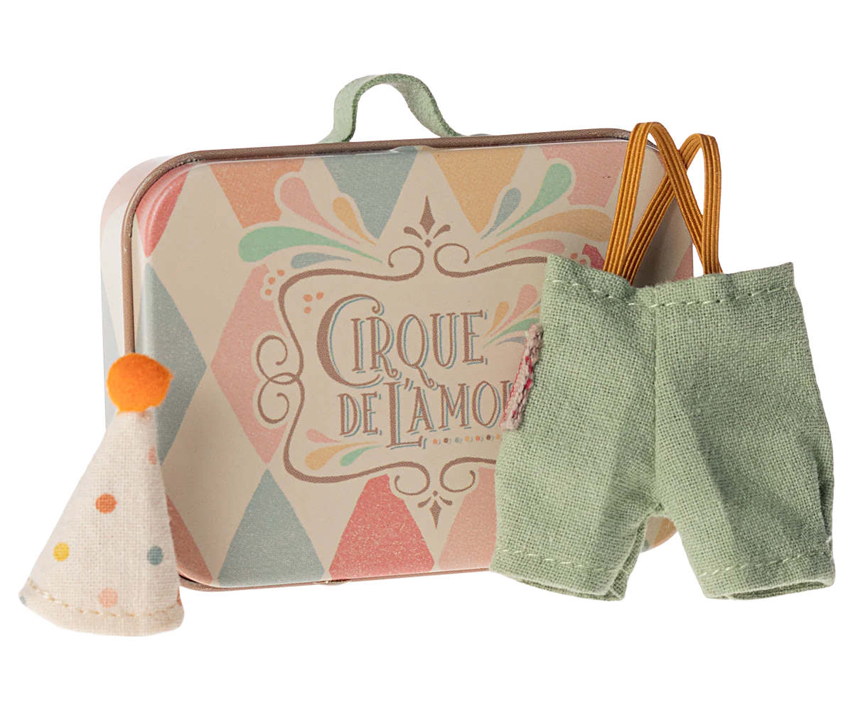 VĂȘtements pour souris dans sa valise / Little brother