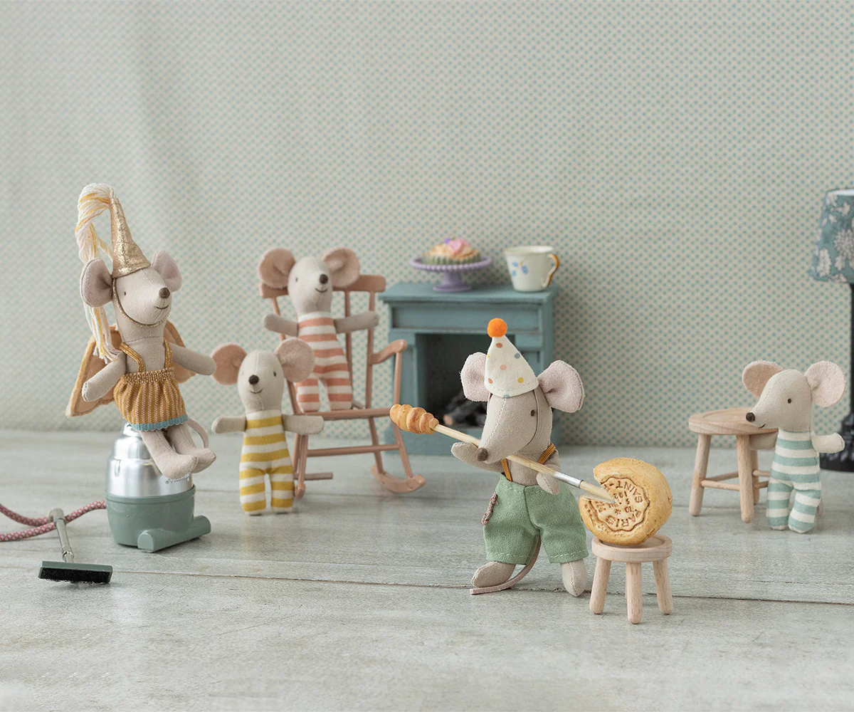 VĂȘtements pour souris dans sa valise / Little brother â Image 3