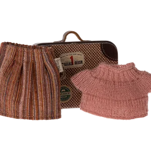Vêtements pour souris dans sa valise / Grand – mère