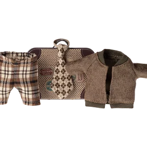 Vêtements pour souris dans sa valise / Grand – père