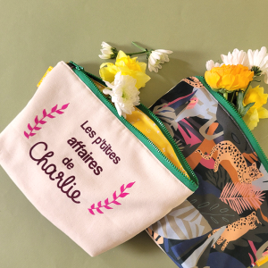 – DESTOCK – Trousse de toilette