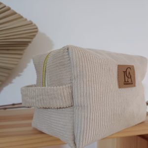 Trousse de toilette en velours côtelé avec poignée personnalisable couleurs/tissus et broderie